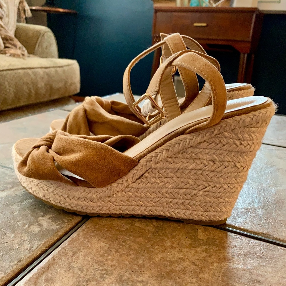 MIKARKA women’s brown platform wedge